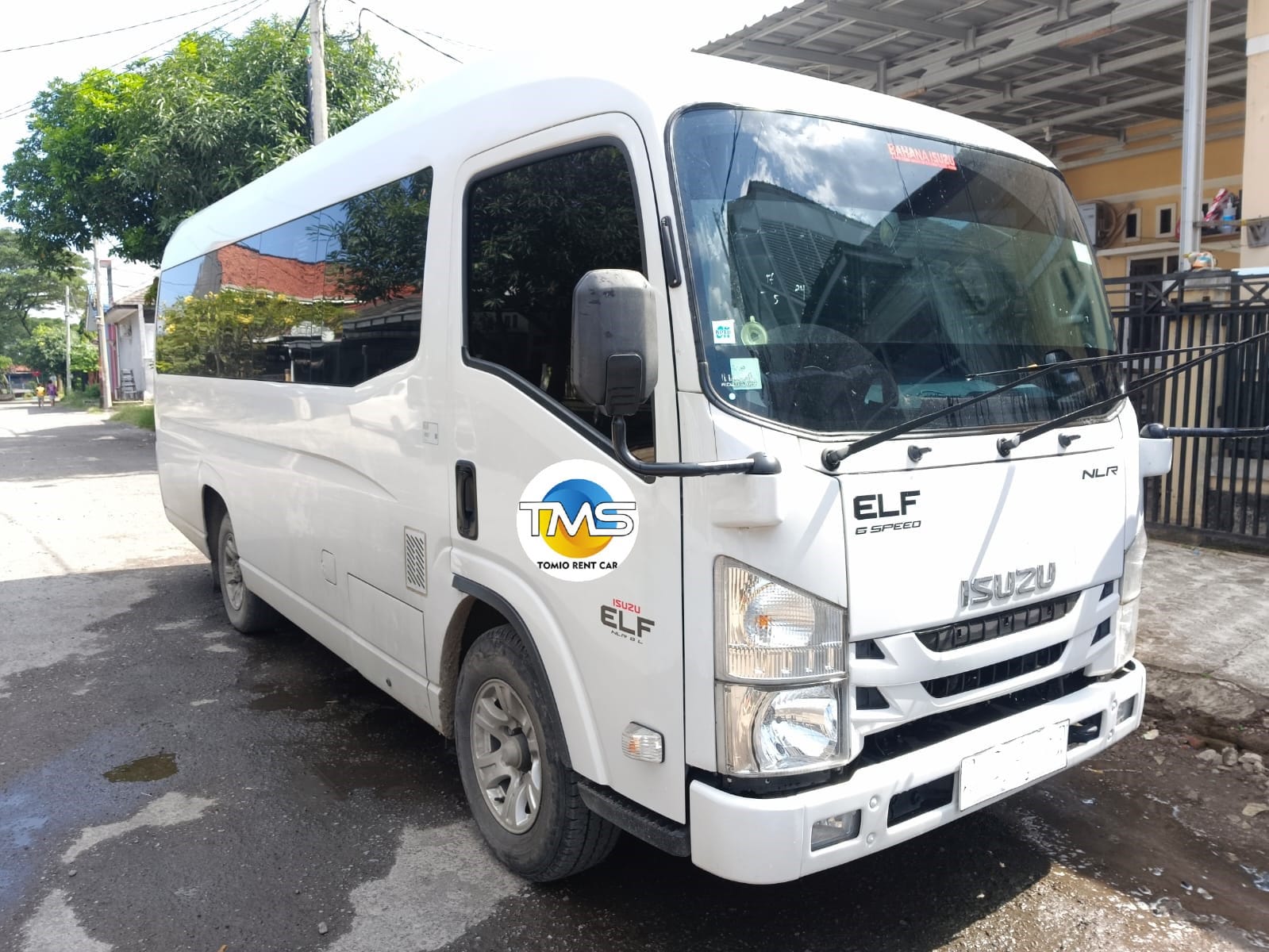 Sewa Mobil Elf Bandung – Solusi Transportasi Rombongan Nyaman & Aman